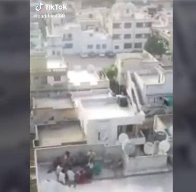 छत पर खेल रहे थे जुआ, पुलिस का ड्रोन पहुंचा और फिर जो हुआ...