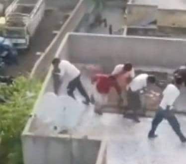 छत पर खेल रहे थे जुआ, पुलिस का ड्रोन पहुंचा और फिर जो हुआ...