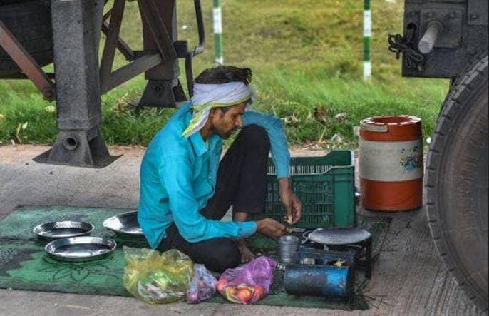 कोरोना से 10 साल पीछे जाएगा भारत! 90 करोड़ के पार होगी गरीबों की संख्या