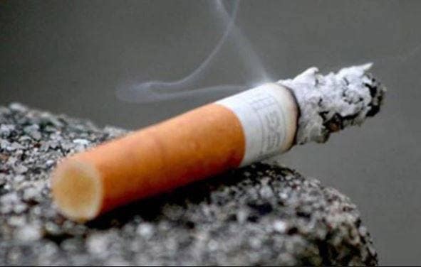 लॉकडाउन: सिगरेट की ऐसी तलब, पहुंचा दूसरे देश, हेलिकॉप्टर से रेस्क्यू