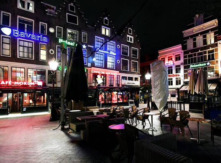 चीन से 100 गुना कम आबादी वाला देश, कोरोना से मौतों में निकला आगे