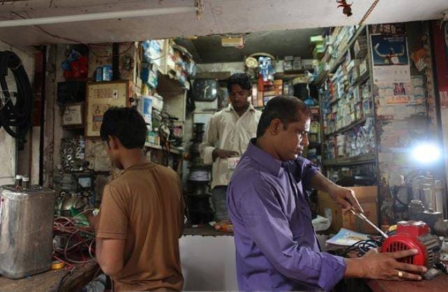 आज से इलेक्ट्रिशियन, प्लम्बर और कारपेन्टर की ले सकते हैं सेवा, ये है नियम