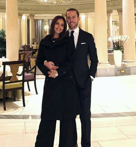 ईशा ने बॉयफ्रेंड संग रिलेशन को किया इंस्टा ऑफ‍िश‍ियल, सामने आई फोटो