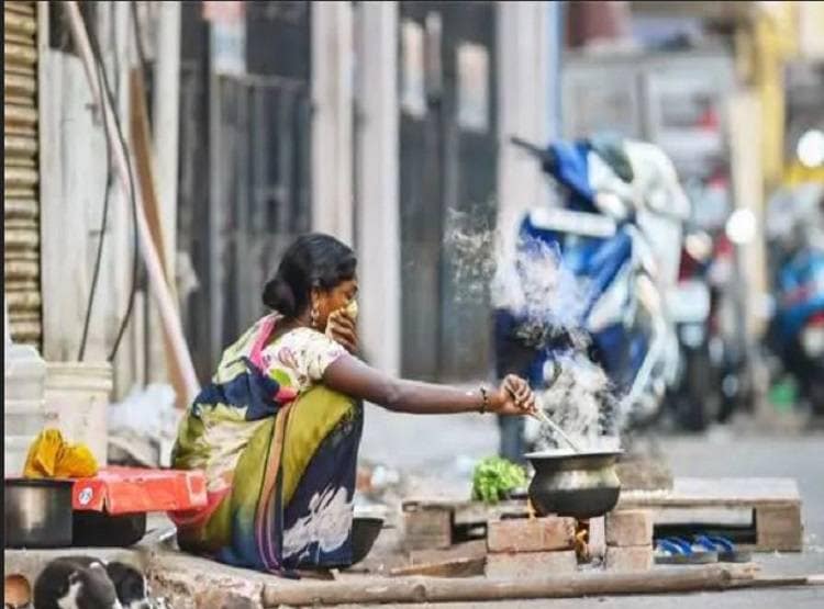 कोरोना से 10 साल पीछे जाएगा भारत! 90 करोड़ के पार होगी गरीबों की संख्या