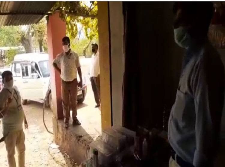 बीटेक की डिग्री लेकर बन गया 'डॉक्टर साहब', छापा पड़ा तो हुआ 'इलाज'