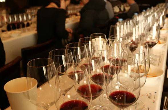 लॉकडाउन में इंस्टाग्राम पर ढूंढे ग्राहक, तीन गुना कीमत पर बेची शराब