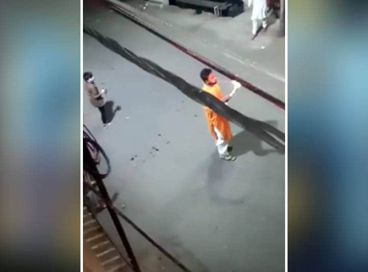 दीये जलाने की जगह मुंह से उगल रहा था आग, दाढ़ी हुई खाक