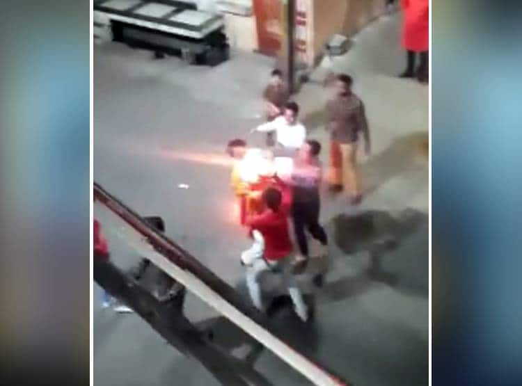 दीये जलाने की जगह मुंह से उगल रहा था आग, दाढ़ी हुई खाक