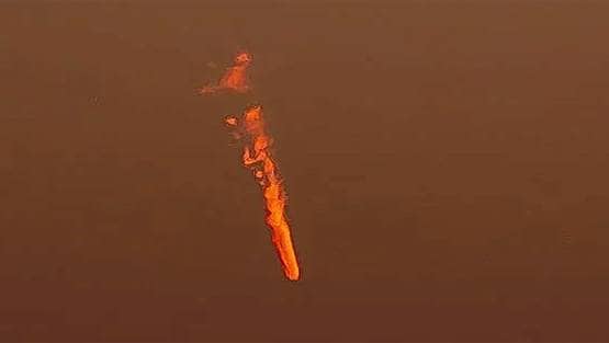 यहां आसमान में दिखा रहस्यमयी आग का गोला, गुलाबी-नारंगी रंग का धुआं