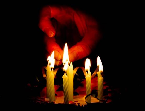 न भीड़ जुटाएं न सैनिटाइजर लगाएं, दीप जलाते वक्त ध्यान रखें ये बातें