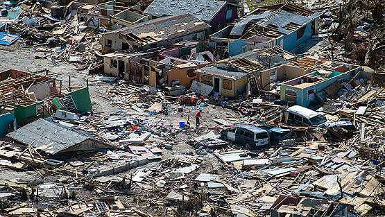कोरोना, सूखा और तूफान से अमेरिका खस्ताहाल, ट्रंप पर बड़ी आफत