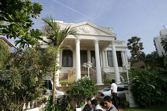 आलीशान बंगले में रहते हैं ये स्टार्स, घर में मौजूद है पूल से लेकर थ‍ियेटर तक