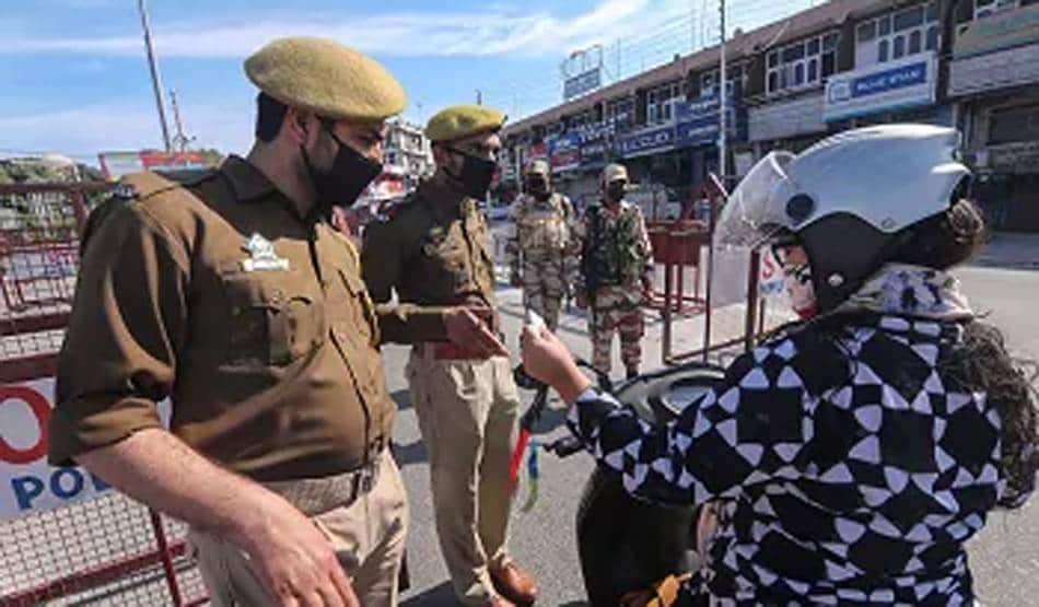 पत्नी नहीं करती लॉकडाउन का पालन, पति ने पुलिस से की शिकायत