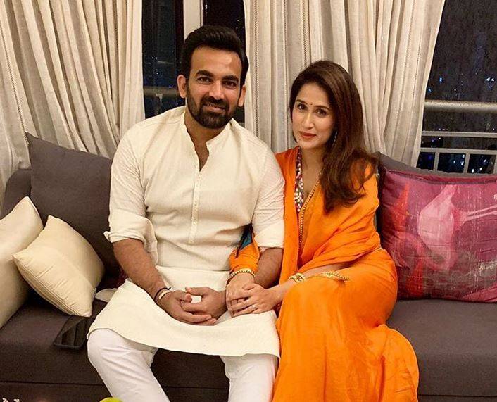 जहीर खान ने वाइफ सागरिका संग जलाए दीये, लोग याद दिलाने लगे धर्म