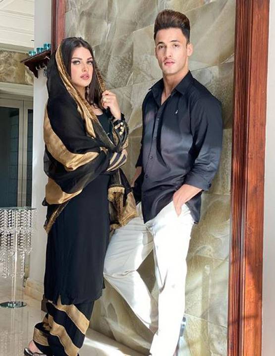 हिमांशी ने यूं किया रमजान मुबारक, फोटो देख असिम के मुंह से निकला ये