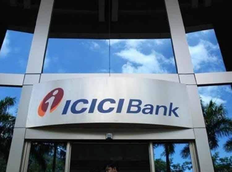 ICICI बैंक के ग्राहकों को झटका, सेविंग अकाउंट पर कम हुआ मुनाफा