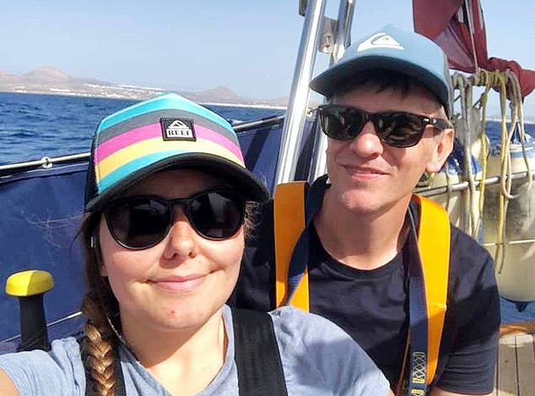 25 दिन तक समुद्री यात्रा पर था कपल, जब किनारे आए तो पता चला कोरोना फैला है