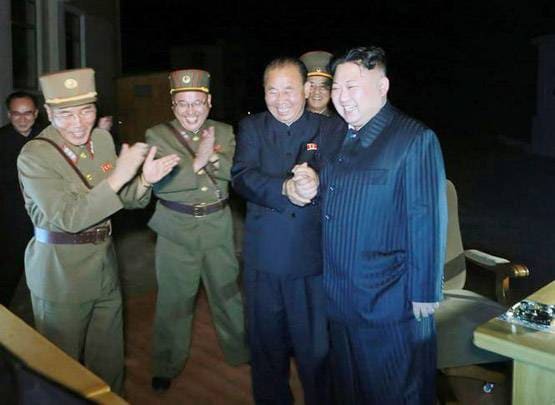 नॉर्थ कोरिया में तेजी से फैल रही किम जोंग की सेहत से जुड़ी 'अफवाह', सच क्या है?