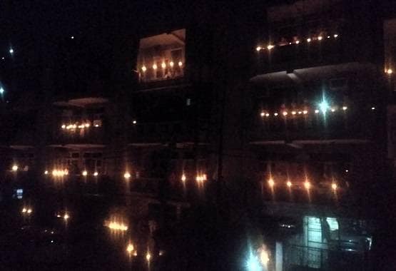 कोरोना का अंधकार दूर करने के लिए दीपों से जगमगाया पूरा भारत, देखें तस्वीरें