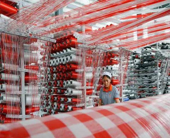 कोरोना की वजह से लटक गया ताला, 'अर्श से फर्श' पर ये 5 सेक्टर्स