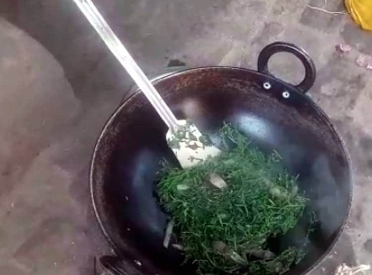 न राशन बचा-न पैसे, लॉकडाउन में घास की सब्जी खाने को मजबूर है ये परिवार