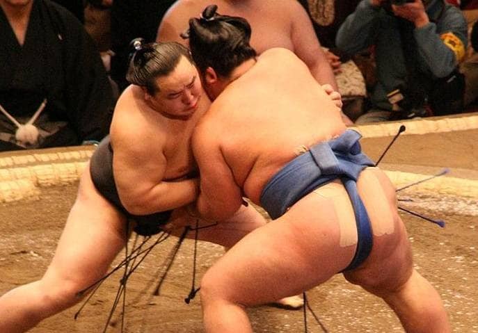 जापान का सूमो पहलवान भी कोरोना वायरस की चपेट में, तेजी से बढ़ रहे मामले