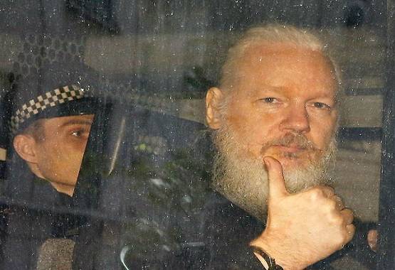 असांजे का वकील संग सीक्रेट रिलेशन, एम्बैसी में 'कैद' रहकर दो बार बने पिता