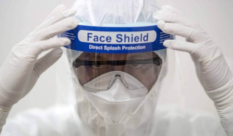 कोरोना मरीजों का इलाज कर रहे डॉक्टरों के लिए IIT ने बनाया प्रोटेक्टिव स्प्रे