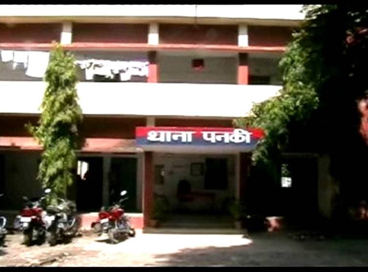 फ्लैट से उठी बदबू, दरवाजा खुला तो चौंकी पुलिस, मिले 2 बहनों के गले शव