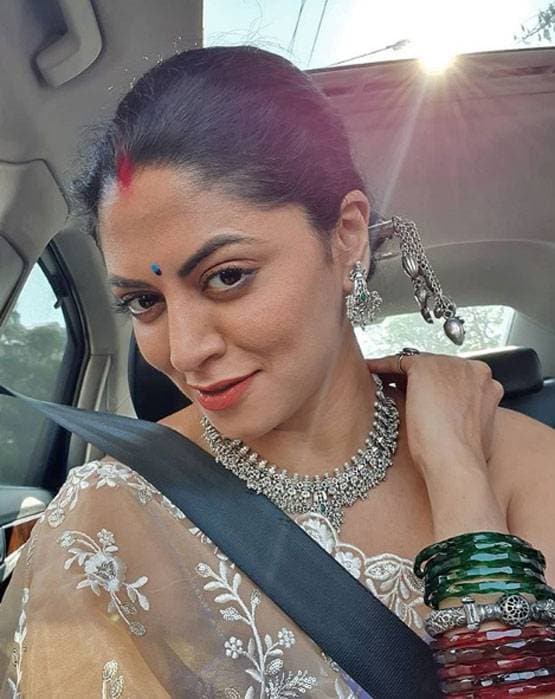 लॉकडाउन में रामायण देखने वालों को एक्ट्रेस ने लगाई फटकार, कहा- स्वार्थी