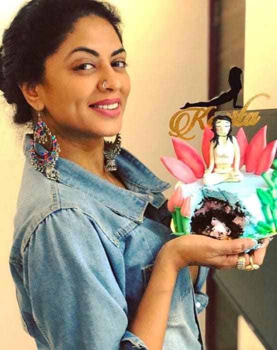 लॉकडाउन में रामायण देखने वालों को एक्ट्रेस ने लगाई फटकार, कहा- स्वार्थी