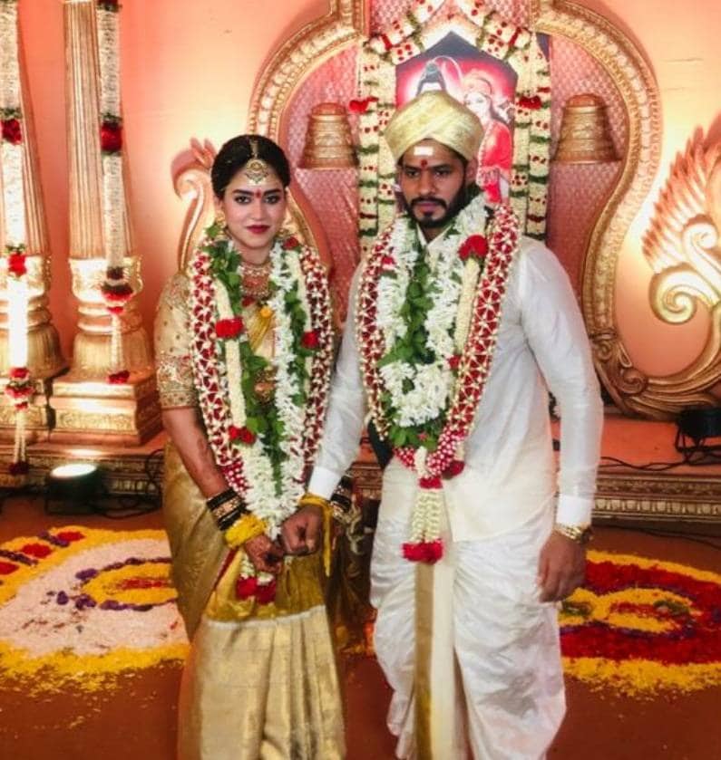 कर्नाटक: पूर्व CM कुमारस्वामी के बेटे की हुई शादी, लॉकडाउन की उड़ीं धज्जियां