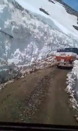 4 महीने बाद खुला श्रीनगर-लेह राजमार्ग, बर्फबारी के बीच लोगों को मिली राहत