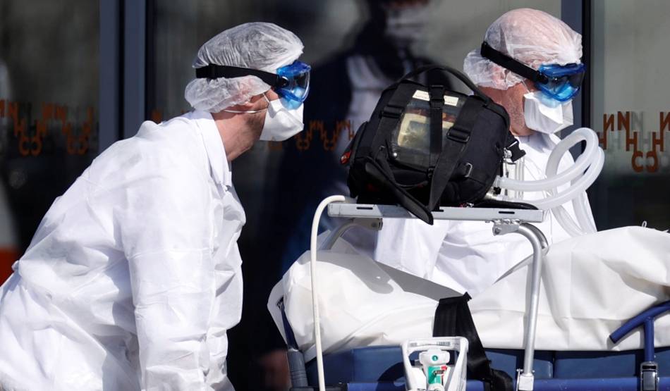 भारत में 50 से ज्यादा डॉक्टर और मेडिकल स्टॉफ कोरोना पॉजिटिव