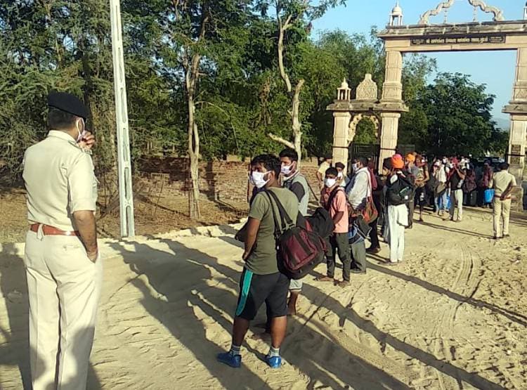 कंटेनर में छिपकर गुजरात से पंजाब जाना चाहते थे 36 लोग, ऐसे पकड़े गए