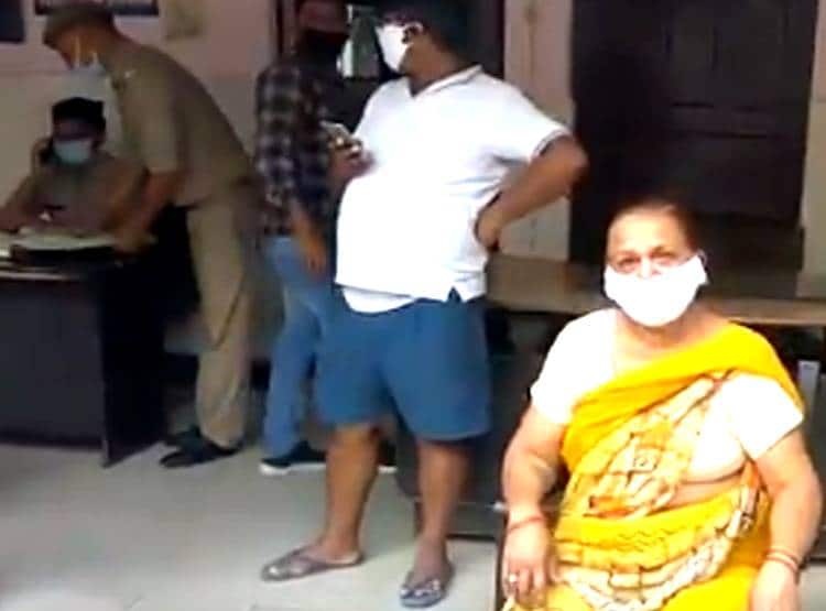 लॉकडाउन में सब्जी लेने निकला लड़का, शादी कर दुल्हन के साथ लौटा घर