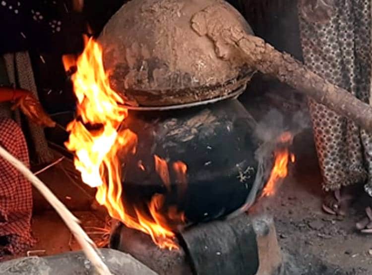 Youtube से मिला आइडिया, महुआ से बना दिया सैनिटाइजर