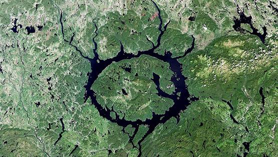 एस्टेरॉयड ने बनाए धरती में विशालकाय गड्ढे, कुछ तो कई किलोमीटर में फैले