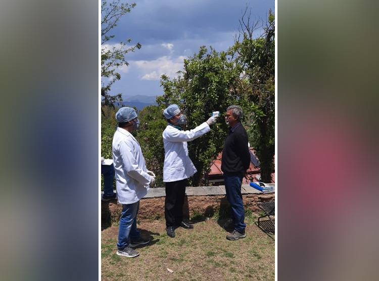 1 महीने से हिमालय के पास फंसे मनोज बाजपेई, डॉक्टरों ने जाकर की जांच