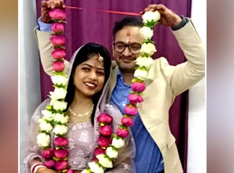 मंगेतर से मिलने गए डॉक्टर, लॉकडाउन लगा तो ससुराल में करनी पड़ी शादी