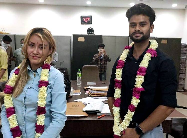 लॉकडाउन: विदेशी दुल्हन-देसी दूल्हा, रात में खुला कोर्ट, तब हुई शादी