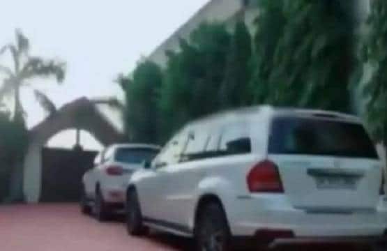 मौलाना साद का आलीशान फार्म हाउस: स्वीमिंग पूल और गाड़ियों का काफिला