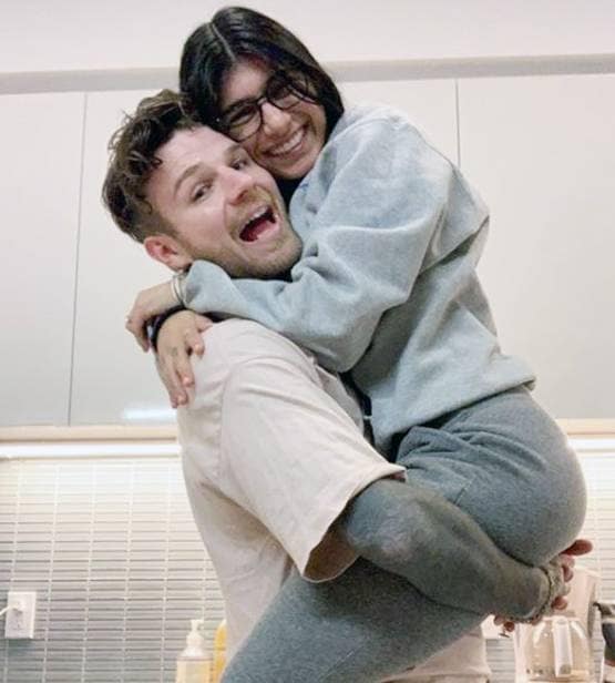 कोरोना: टली एडल्ट स्टार मिया की शादी, बताया- मर गई तो क्या पहनाकर दफनाना