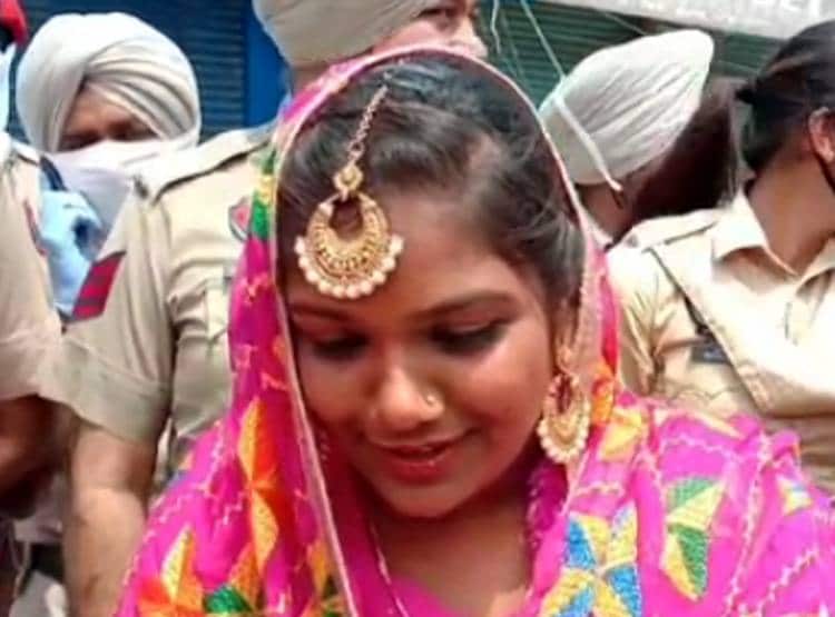 न बैंड-बाजा, न बाराती, बाइक पर विदाई और पुलिस ने की ऐसी खातिरदारी