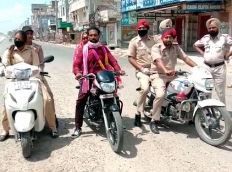 न बैंड-बाजा, न बाराती, बाइक पर विदाई और पुलिस ने की ऐसी खातिरदारी