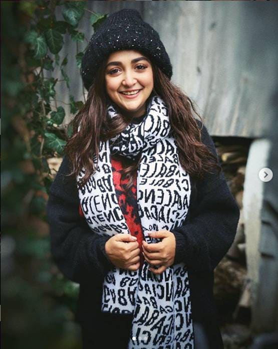 लॉकडाउन के बीच बॉयफ्रेंड संग ऐसे समय बिता रही हैं सिंगर मोनाली ठाकुर