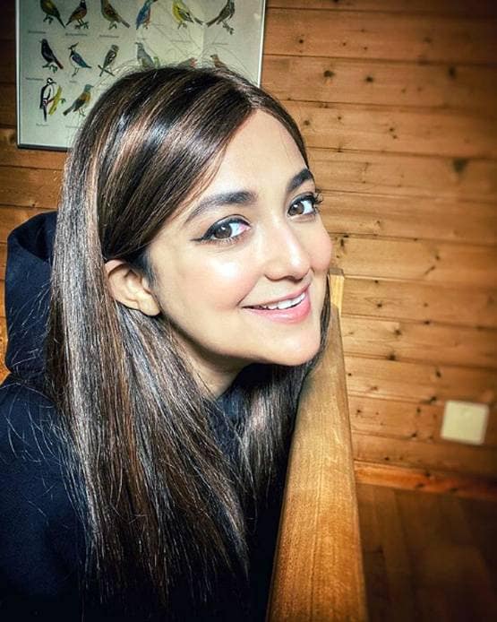 लॉकडाउन के बीच बॉयफ्रेंड संग ऐसे समय बिता रही हैं सिंगर मोनाली ठाकुर
