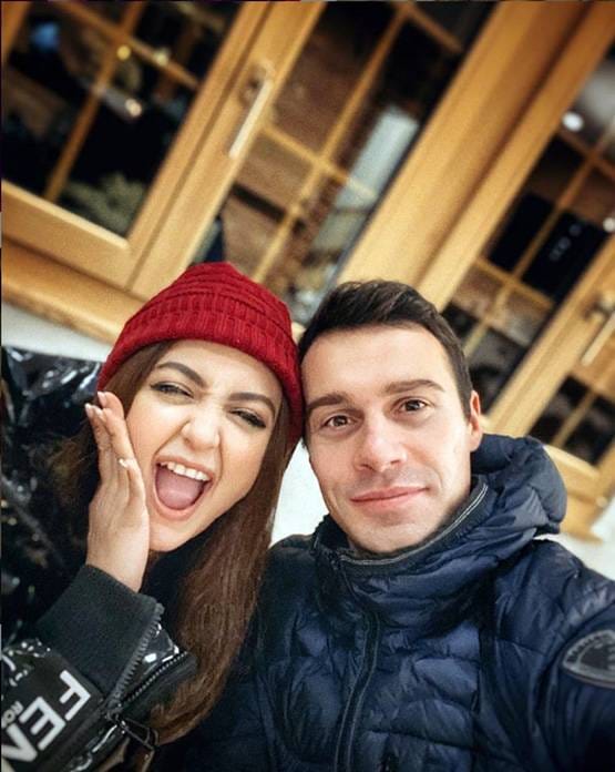 लॉकडाउन के बीच बॉयफ्रेंड संग ऐसे समय बिता रही हैं सिंगर मोनाली ठाकुर