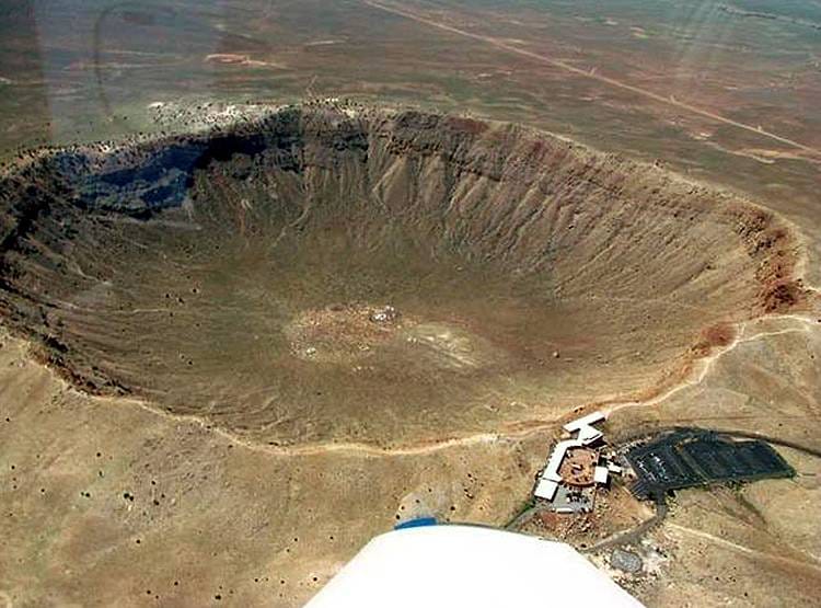 एस्टेरॉयड ने बनाए धरती में विशालकाय गड्ढे, कुछ तो कई किलोमीटर में फैले