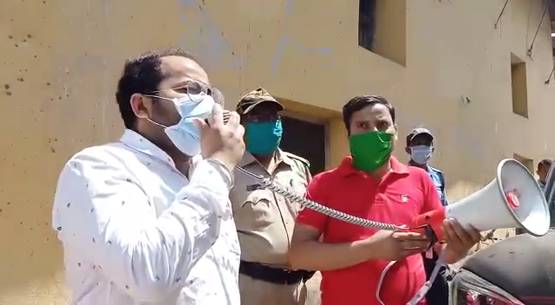 लॉकडाउन तोड़कर नमाज के लिए मस्जिद में जुटे सैकड़ों लोग